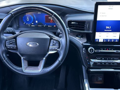 Used 2022 Ford Explorer Platinum w/ Equipment Group 601A AWD/4WD image 13