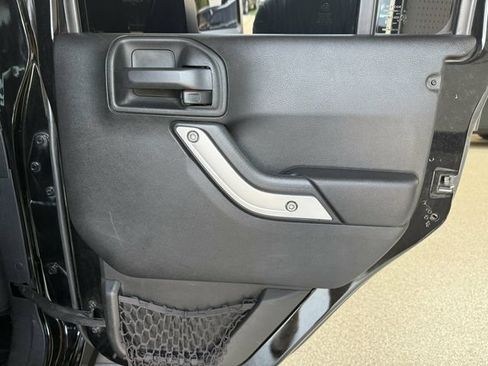 Used 2017 Jeep Wrangler Unlimited Sahara AWD/4WD image 25