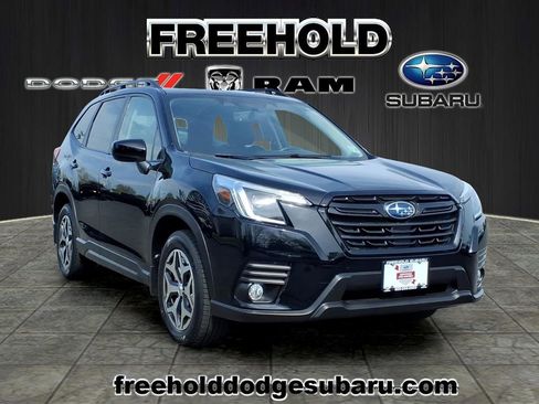 Used 2023 Subaru Forester Premium image 1