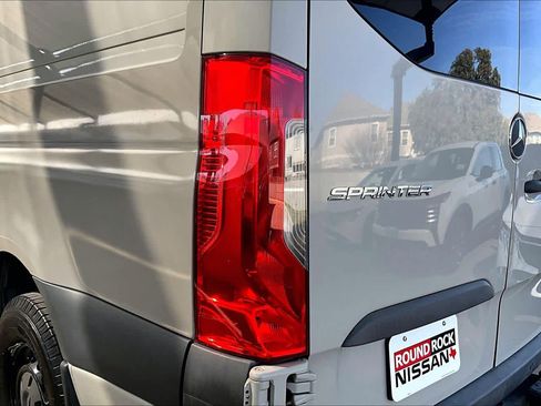 Used 2021 Mercedes-Benz Sprinter 2500 image 28