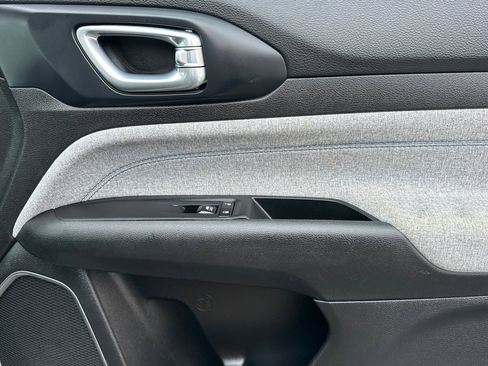 Used 2024 Jeep Compass Latitude image 20