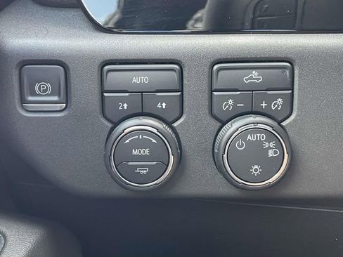Certified 2023 Chevrolet Silverado 1500 LT AWD/4WD image 24