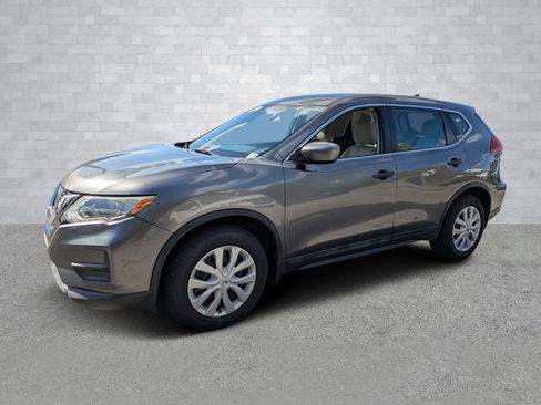 Used 2017 Nissan Rogue S image 9