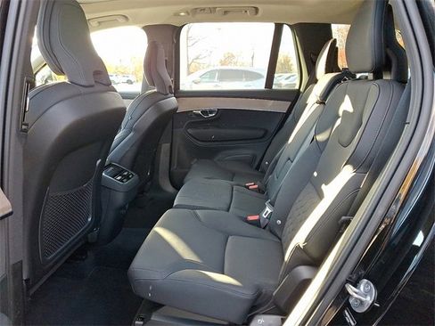 Used 2025 Volvo XC90 B6 Plus image 10