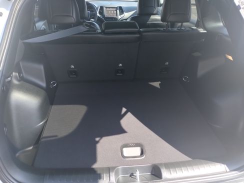 Used 2023 Jeep Cherokee Altitude Lux image 18