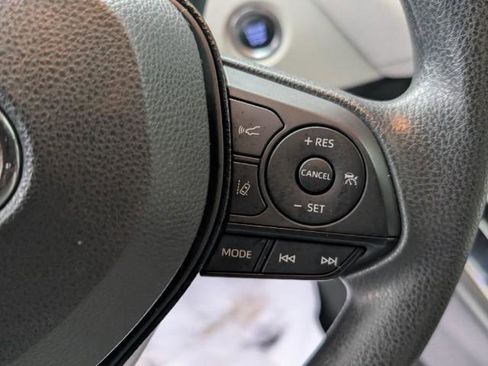 Used 2021 Toyota Corolla LE image 19