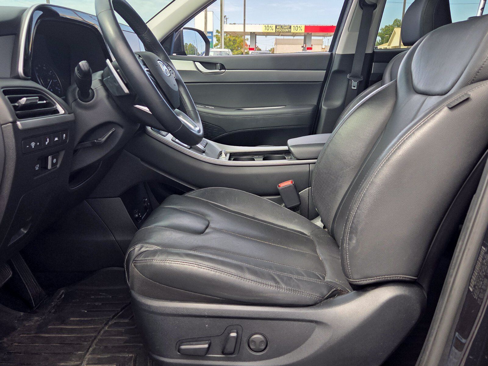 Used 2022 Hyundai Palisade SEL w/ Premium Package FWD image 5