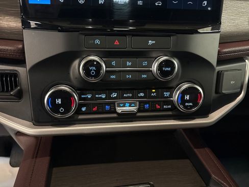 Used 2024 Ford Expedition Max Limited AWD/4WD image 19