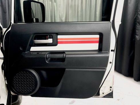 Used 2014 Toyota FJ Cruiser 4WD image 36