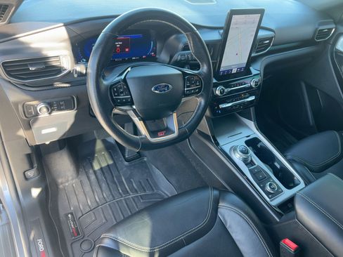 Used 2022 Ford Explorer ST w/ Equipment Group 401A image 4