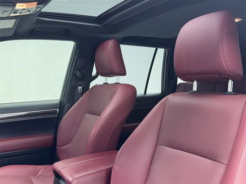 Used 2022 Lexus GX 460 Premium w/ Premium Plus Package image 35