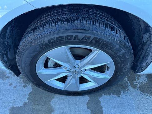 Used 2022 Volvo XC60 B5 Momentum image 18