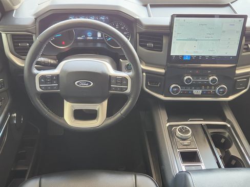 Used 2023 Ford Expedition XLT RWD image 21