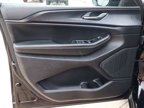 Used 2023 Jeep Grand Cherokee Altitude image 14