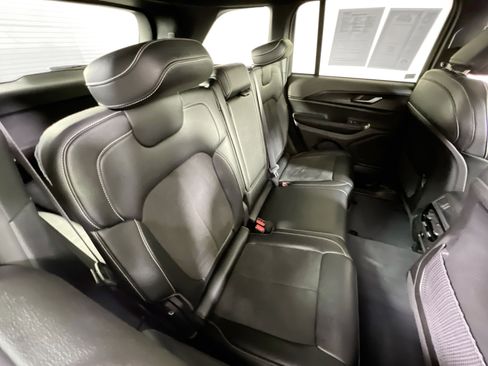 Used 2023 Jeep Grand Cherokee Altitude image 26