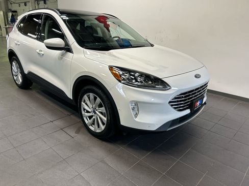 Used 2022 Ford Escape Titanium w/ Titanium Elite Package AWD/4WD image 2