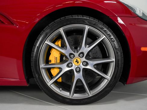 Used 2010 Ferrari California RWD image 25