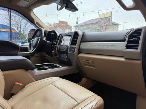 Used 2019 Ford F250 Lariat w/ Lariat Ultimate Package AWD/4WD image 27