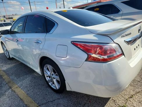 Used 2014 Nissan Altima 2.5 SV image 3