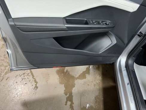 New 2026 Volkswagen Taos SE image 13