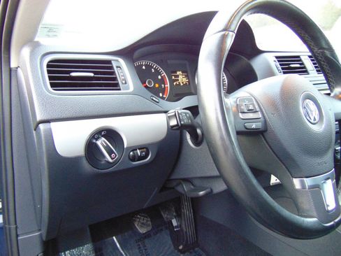 Used 2014 Volkswagen Jetta SE image 19