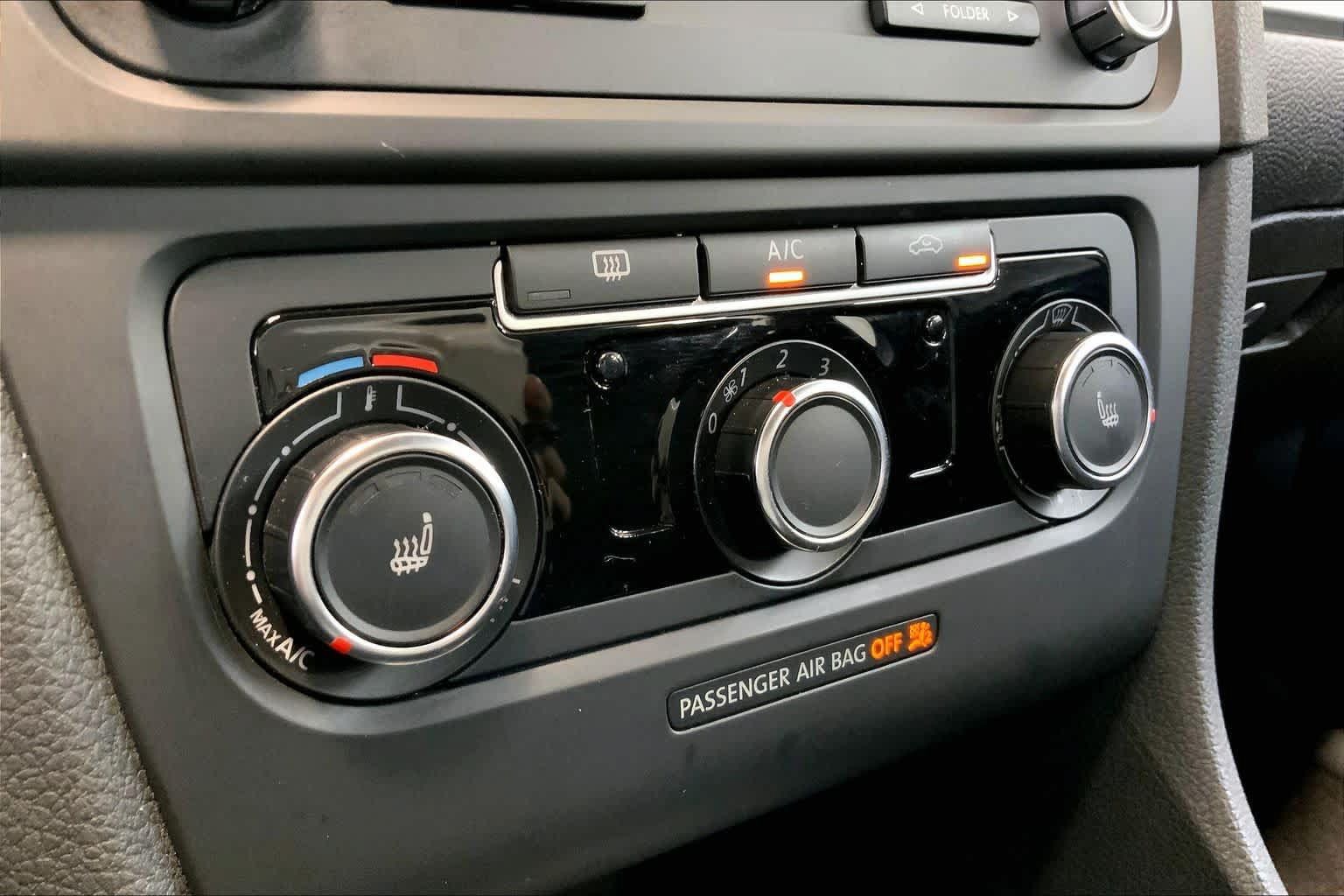 Used 2013 Volkswagen Golf 4-Door FWD image 35