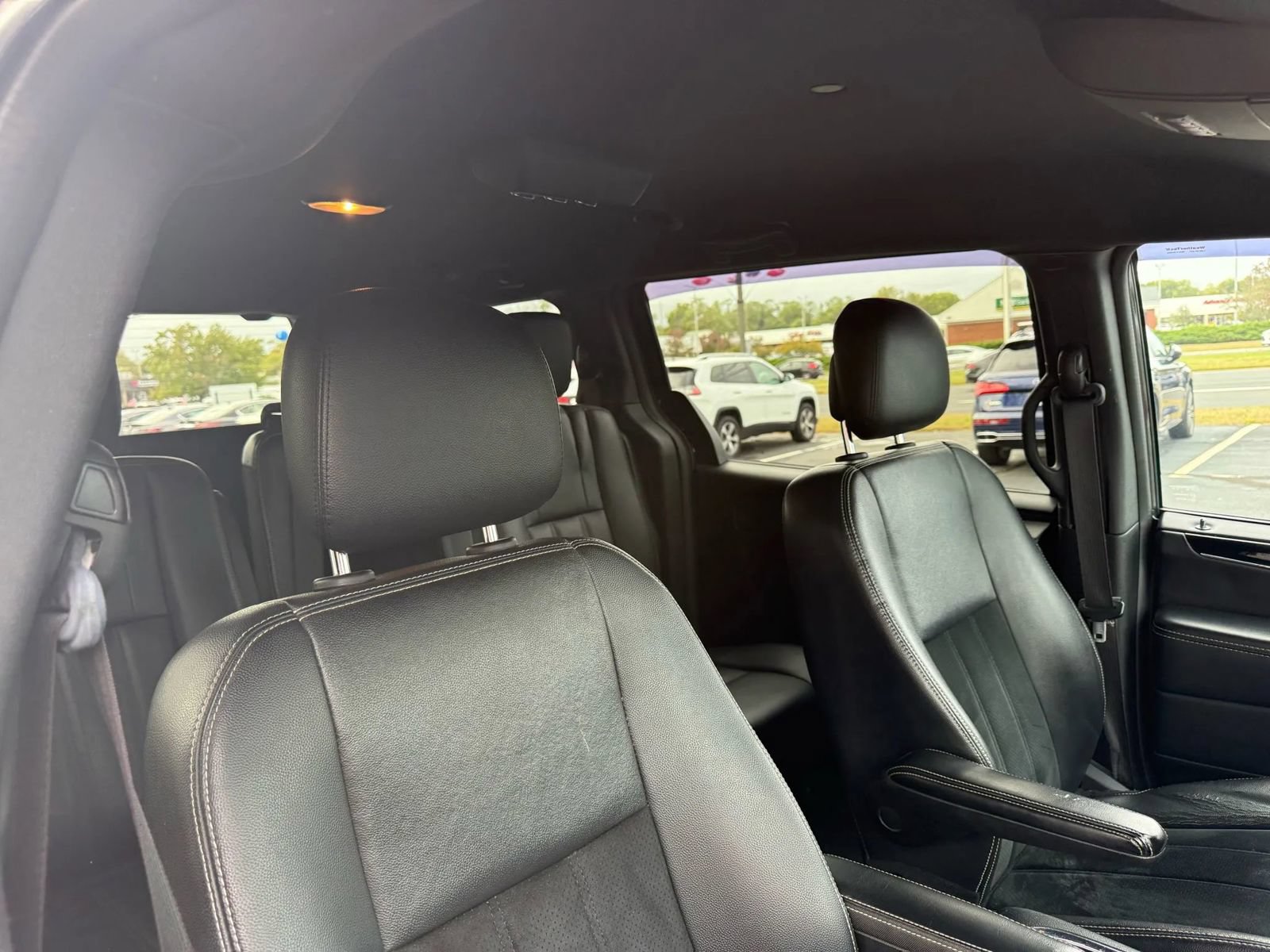 Used 2014 Dodge Grand Caravan SXT FWD image 42