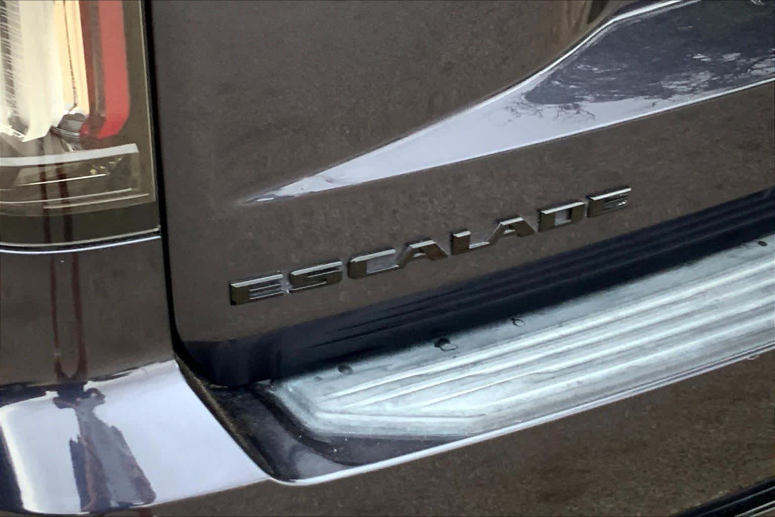 Used 2022 Cadillac Escalade Sport Platinum w/ Heavy-Duty Trailer Package AWD/4WD image 10
