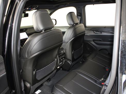 New 2025 Jeep Grand Cherokee Limited w/ Luxury Tech Group II image 29