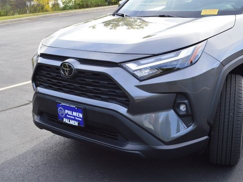 Used 2022 Toyota RAV4 XLE Premium image 11