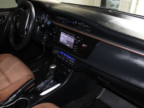 Used 2014 Toyota Corolla LE FWD image 25