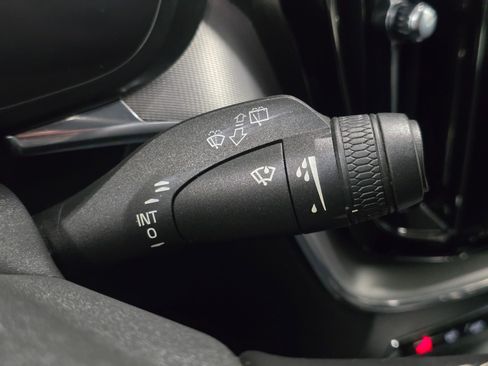 Used 2021 Volvo XC60 T5 R-Design w/ Protection Package Premier image 42