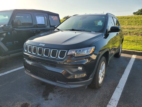 Used 2023 Jeep Compass Latitude AWD/4WD image 3