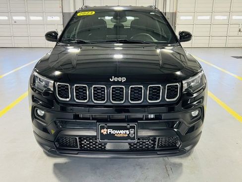 Used 2024 Jeep Compass Latitude image 12