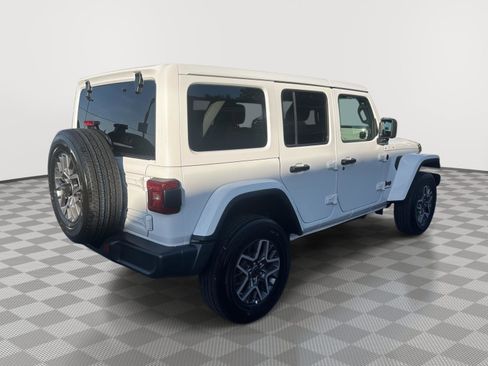 Used 2025 Jeep Wrangler Unlimited Sahara AWD/4WD image 4