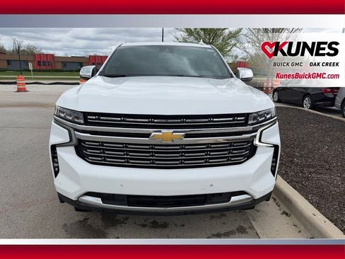 Used 2023 Chevrolet Suburban Premier AWD/4WD image 3