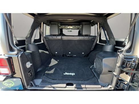 Used 2013 Jeep Wrangler Unlimited Sahara w/ Connectivity Group AWD/4WD image 28