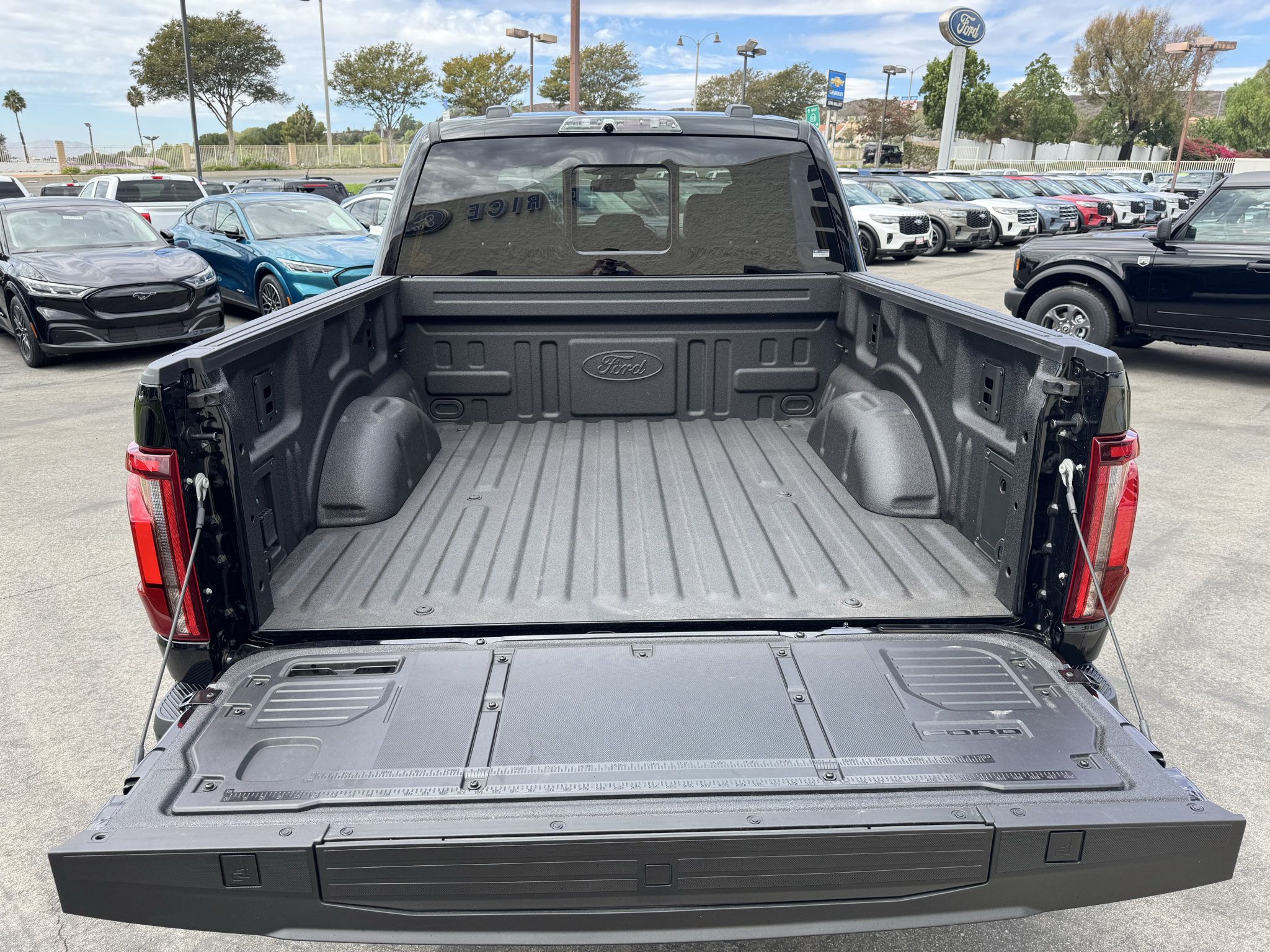 Used 2026 Ford F150 Raptor AWD/4WD image 9