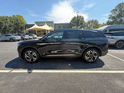 New 2025 Lincoln Nautilus Premier image 3