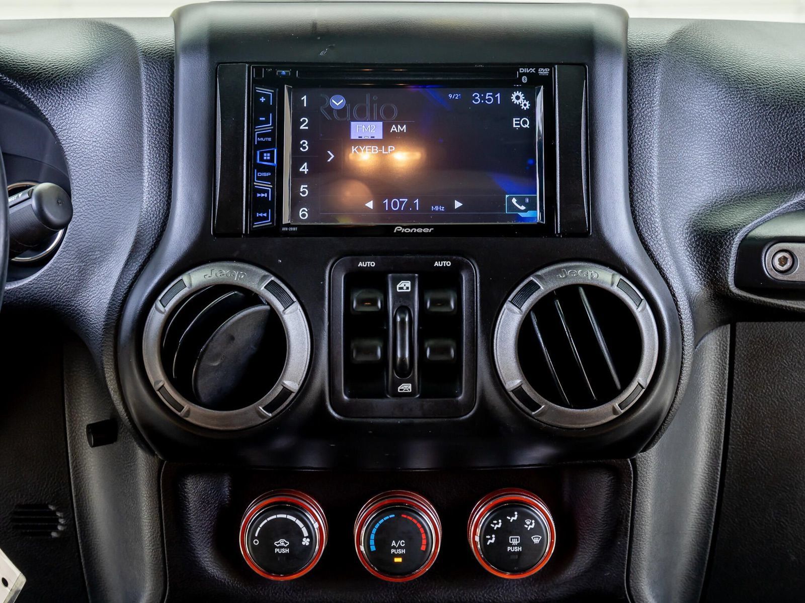 Used 2017 Jeep Wrangler Unlimited Sport w/ Quick Order Package 24S AWD/4WD image 19