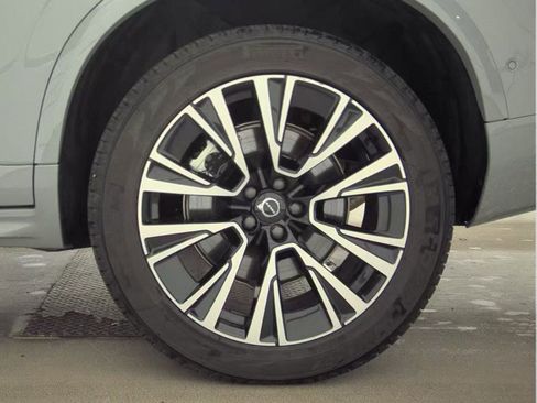 Certified 2025 Volvo XC90 T8 Plus AWD/4WD image 15
