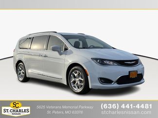 Used 2017 Chrysler Pacifica Touring-L w/ Tire & Wheel Group video 1