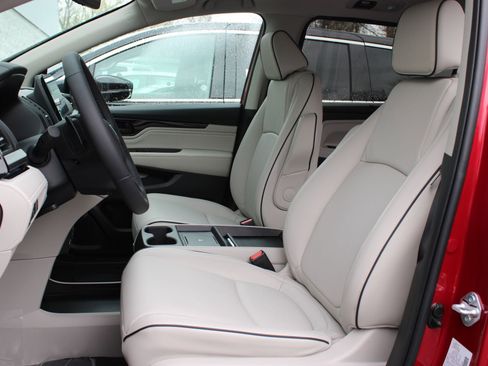 New 2026 Honda Odyssey Touring image 17
