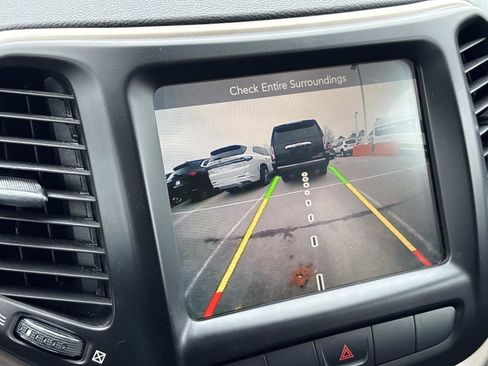 Used 2014 Jeep Cherokee Altitude w/ Comfort/Convenience Group image 21