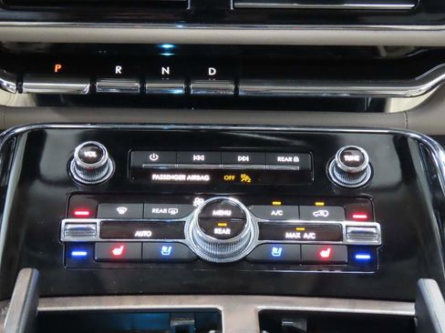 Used 2022 Lincoln Navigator Reserve image 9