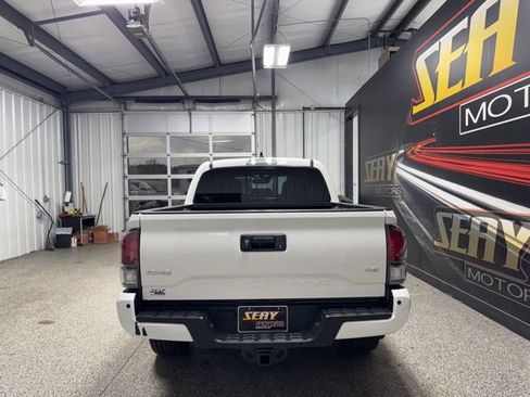 Used 2023 Toyota Tacoma Limited image 19