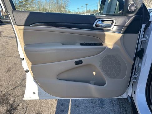 Used 2019 Jeep Grand Cherokee Limited image 14