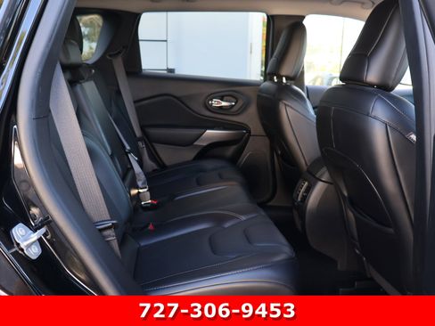 Used 2021 Jeep Cherokee Latitude Lux w/ Comfort/Convenience Group FWD image 19