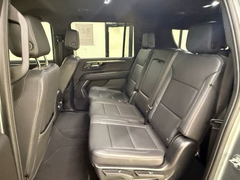 Certified 2025 Chevrolet Suburban Z71 AWD/4WD image 18
