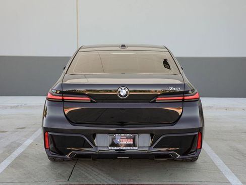 Used 2024 BMW 740i image 6